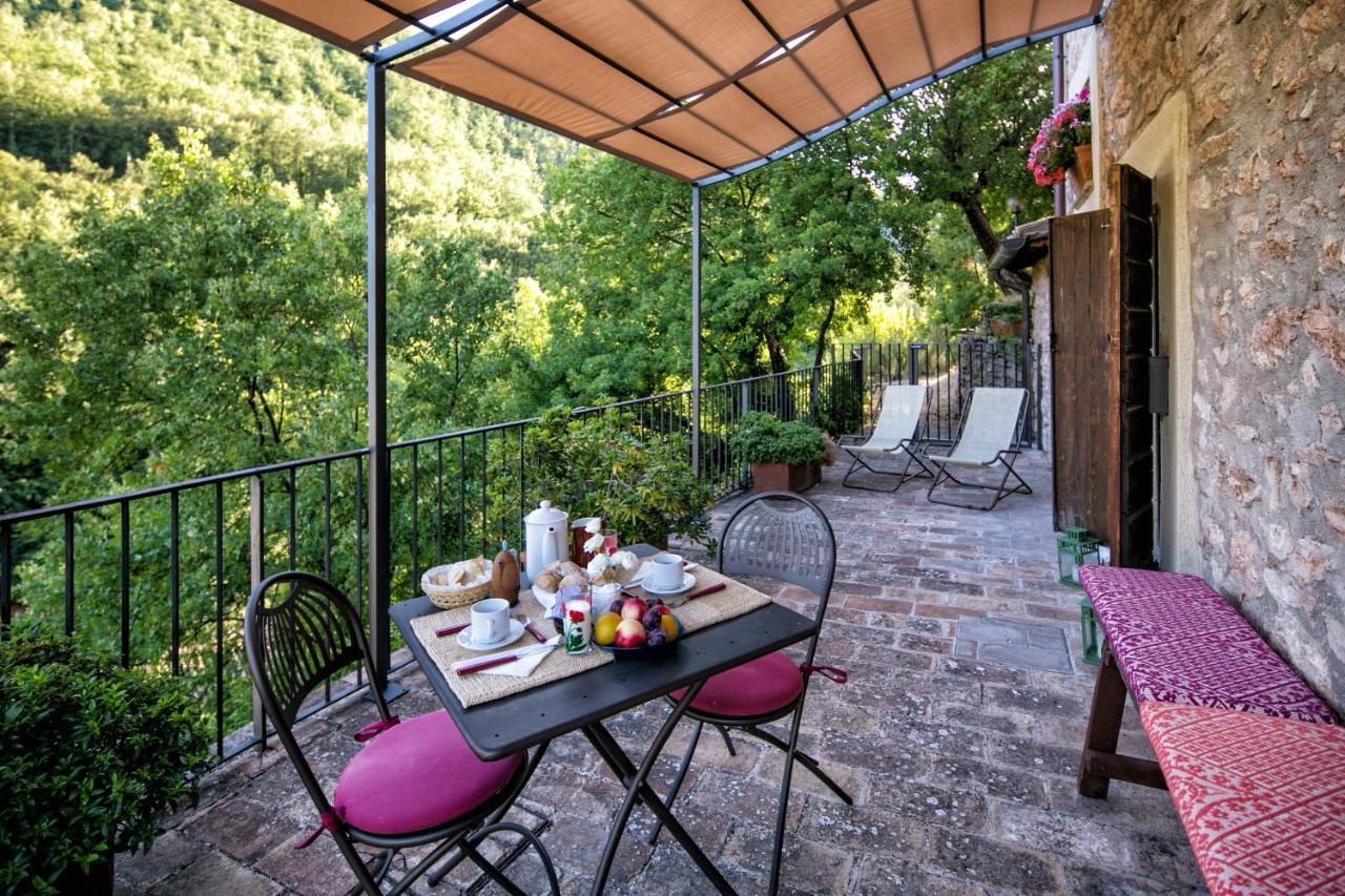 Residence Menotre Rasiglia Cameră foto