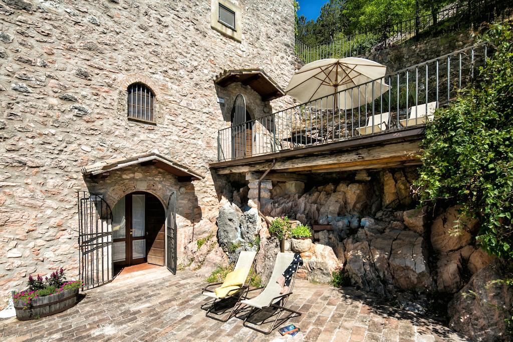Residence Menotre Rasiglia Cameră foto